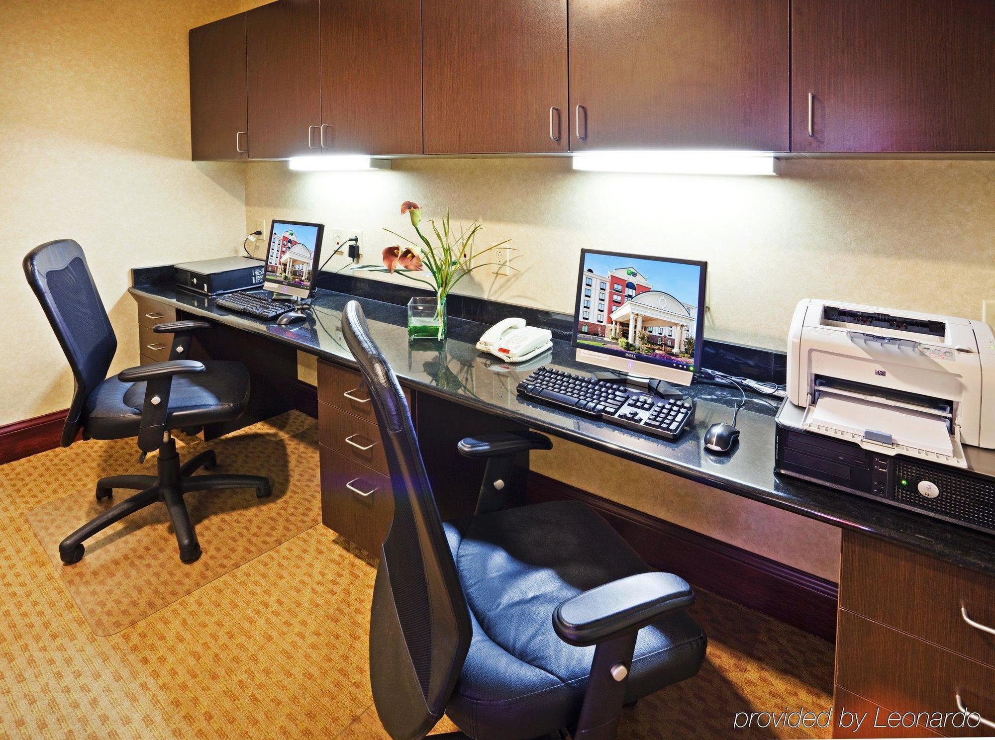 Holiday Inn Express & Suites Lebanon-Nashville Area By Ihg Servizi foto