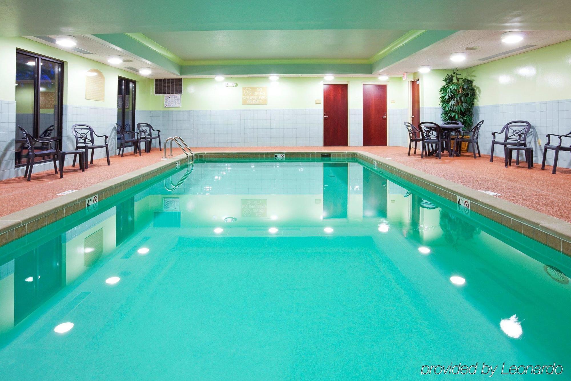 Holiday Inn Express & Suites Lebanon-Nashville Area By Ihg Servizi foto